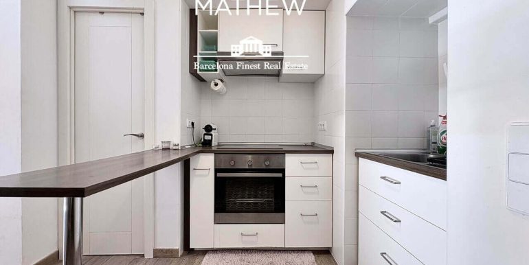 piso-en-venta-de-una-habitacion-en-el-raval-encanto-historico-y-esencia-contemporanea-cocina-2