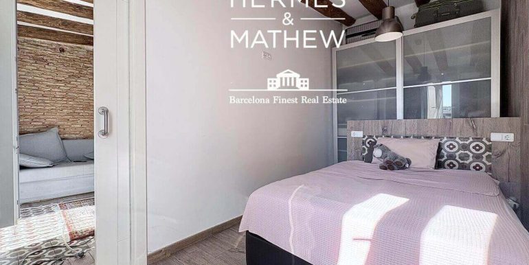 piso-en-venta-de-una-habitacion-en-el-raval-encanto-historico-y-esencia-contemporanea-habitacion-2