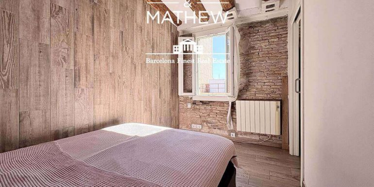 piso-en-venta-de-una-habitacion-en-el-raval-encanto-historico-y-esencia-contemporanea-habitacion-3