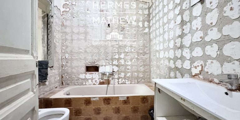 piso-en-venta-en-avenida-republica-argentina-3-habitaciones-luz-y-encanto-modernista-bano-1