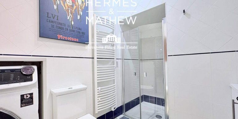 singular-propiedad-en-venta-en-el-raval- un-refugio-de-diseno-con-esencia-barcelonesa-junto-al-parallel-bano-3