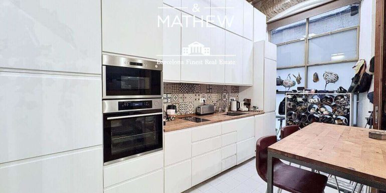 singular-propiedad-en-venta-en-el-raval- un-refugio-de-diseno-con-esencia-barcelonesa-junto-al-parallel-cocina-1