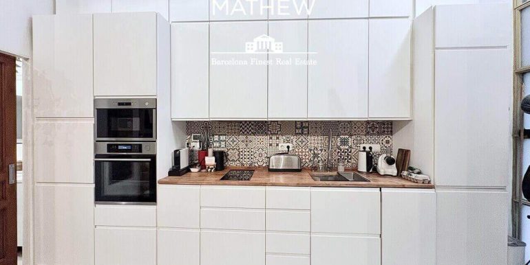 singular-propiedad-en-venta-en-el-raval- un-refugio-de-diseno-con-esencia-barcelonesa-junto-al-parallel-cocina-2