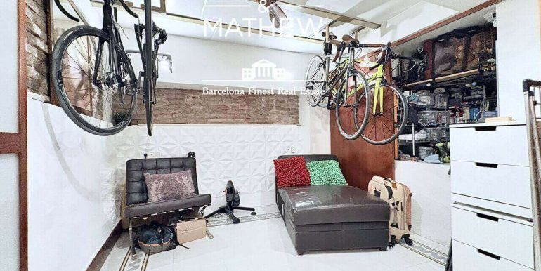 singular-propiedad-en-venta-en-el-raval- un-refugio-de-diseno-con-esencia-barcelonesa-junto-al-parallel-habitacion-5
