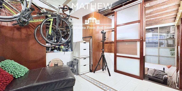 singular-propiedad-en-venta-en-el-raval- un-refugio-de-diseno-con-esencia-barcelonesa-junto-al-parallel-habitacion-6