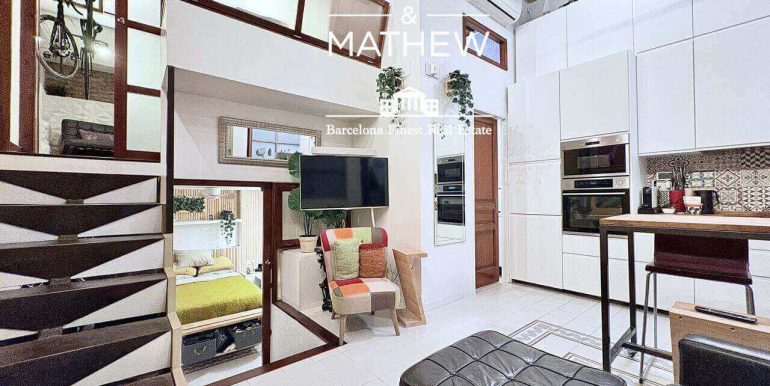 singular-propiedad-en-venta-en-el-raval- un-refugio-de-diseno-con-esencia-barcelonesa-junto-al-parallel-salon-5
