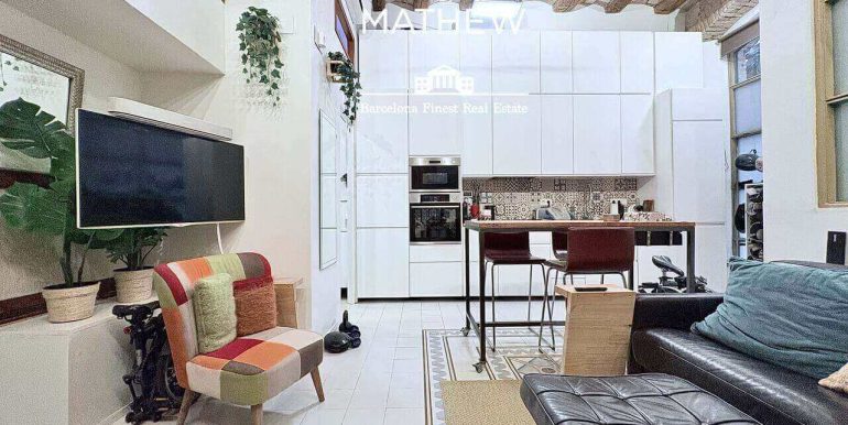 singular-propiedad-en-venta-en-el-raval- un-refugio-de-diseno-con-esencia-barcelonesa-junto-al-parallel-salon-7