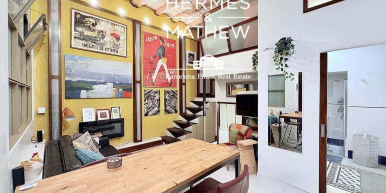 singular-propiedad-en-venta-en-el-raval- un-refugio-de-diseno-con-esencia-barcelonesa-junto-al-parallel-salon-8