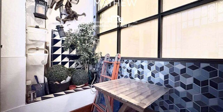 singular-propiedad-en-venta-en-el-raval- un-refugio-de-diseno-con-esencia-barcelonesa-junto-al-parallel-terraza-2